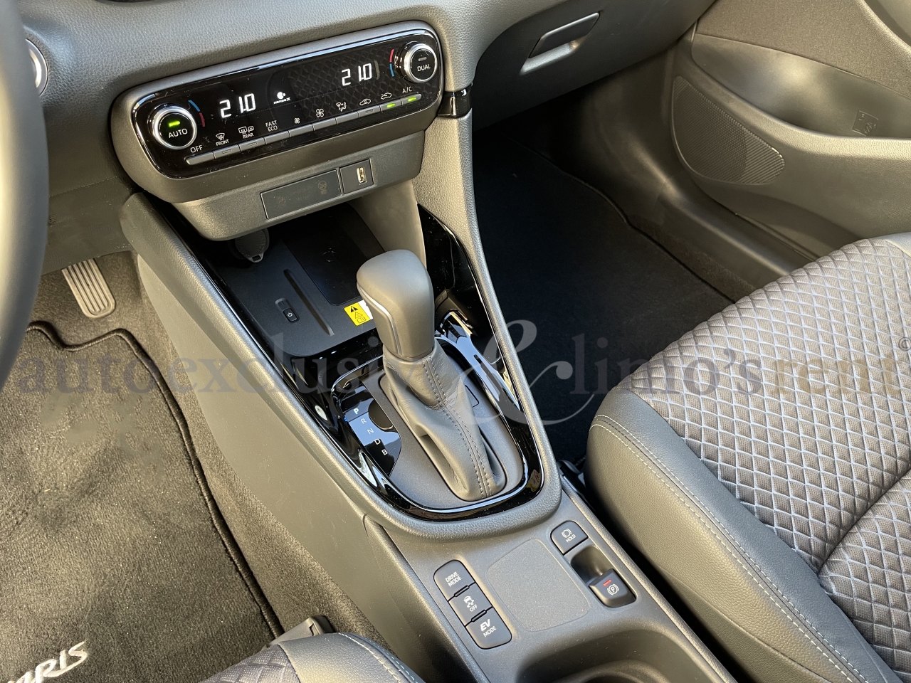 Autoexclusive & Limosrent - Toyota Yaris Hybrid E-CVT Lounge