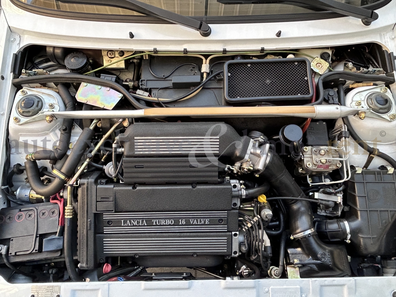 Autoexclusive & Limosrent - Lancia Delta HF Integrale 16V
